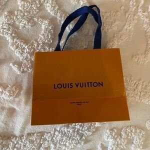 𝅺SMALL Louis Vuitton bag